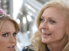 Klietelaar, Omie, Hd, Likken, Pornster, Kut duiken, Tiener, Trio