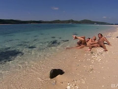 Anal, Rubia, Corridas, Doble penetracion, Corridas faciales, Al aire libre, Público, Trio