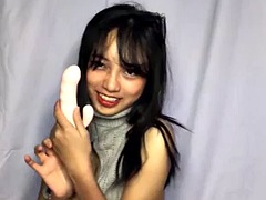 Meruchan play with new toy