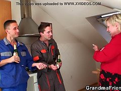 美人, ブロンド, フェラチオ, エロ熟女, 手コキする, 淫乱熟女, 母, 義母