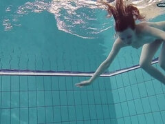 Nue  à poil, Piscine, Public, Chatte, Russe, Serré, Nénés, Sous marin