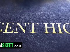 Sucer une bite, Tir de sperme, Doigter, Hd, Talons, Bureau, Pov, Adolescente