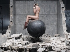 Miley Cyrus - Wrecking Ball (Official Video) - Babe