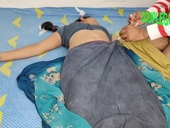 18 años, Amateur, Culo grande, Indio, Al aire libre, Pantaletas, Orinar, Medias largas