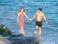 ブロンド, フェラチオ, カップル, バック, 手コキする, キス, 剃毛, ティーン