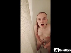 18 jaar, Enthousiasteling, Vingeren, Klein, Douche, Alleen, Tiener, Tieten likken