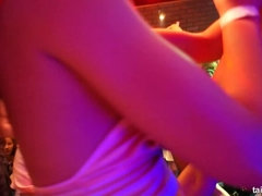Dansant, Branlette thaïlandaise, Lesbienne, Léchez, Masturbation, Fête, Actrice du porno, Suçant