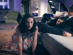 Blasen, Braunhaarige, Hundestellung, Frau frau mann, Muschi, Strümpfe, Jungendliche (18+), Flotter dreier