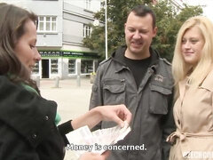 素人, デカ尻, ブロンド, フェラチオ, バック, スカート, タトゥー, 三人