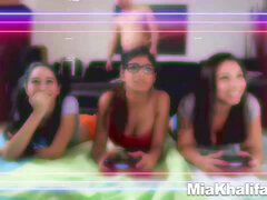 Grosse titten, Blasen, Braunhaarige, Spiele, Brille, Hd, Latina, Orgie