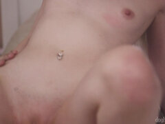 Chambre à dormir, Blonde, Sucer une bite, Éjaculation interne, Groupe, Léchez, Seins naturels, Piercing