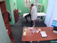 Enthousiasteling, Blond, Pijpbeurt, Arts, Handbeurt, Likken, Kut duiken, Uniformpje