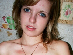 Beauté, Chambre à dormir, Grosse bite, Sucer une bite, En levrette, Seins naturels, Adolescente, Nénés