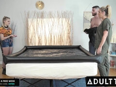 Blasen, Lecken, Massage, Natürlichen titten, Realität, Rasiert, Flotter dreier, Titten