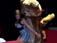 Любители, Одетые девушки голые парни, Член, Группа, Шлепки