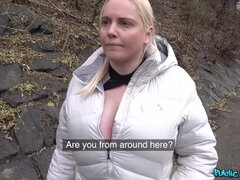 Hot chunky MILF hooks up with rich stranger in Prague