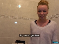 Enthousiasteling, Blond, Frans, Buiten, Doordringend, Openbaar, Tieten likken, Toilet