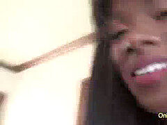 Doigter, Petite amie, Interracial, Embrassement, Lesbienne, Masturbation, Chatte, Tatouage