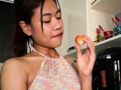 Leie, Asiatisch, Blasen, Schwanz, Handjob, Ablutschen, Jungendliche (18+), Titten