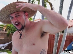 Gros seins, Brunette brune, Femme couguar, Hd, Mère que j'aimerais baiser, Piscine