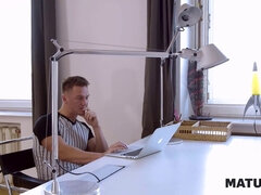 エロ熟女, 毛深い, 熟年, オマンコ, ロシア人, 魅力的, 息子, フェラする