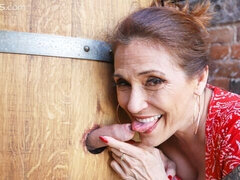 Grosser arsch, Grosser schwanz, Grosse titten, Blasen, Hundestellung, Oma, Milf, Im freien