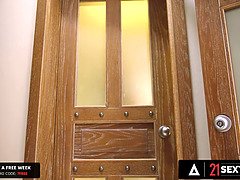 アナル, お尻, イマラチオ, バック, 指いじり, 眼鏡, 異人種間, 下着