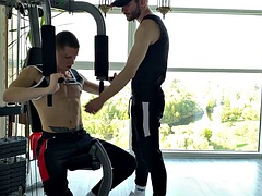 Enthousiasteling, Anaal, Stel, Travestiet, Eerste keer, Sportzaal, Hardcore, Russisch