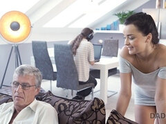 素人, 茶髪の, チェコ, 爸, Hd, オナニー, 小柄, ティーン