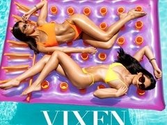 茶髪の, バック, 女 人男 人, プール, 剃毛, ティーン, 三人, のぞき