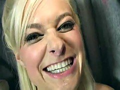 Moeder die ik wil neuken, Vrouw