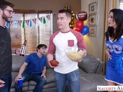 Grosser schwanz, Blasen, Geile alte tussi, Spermaladung, Hardcore, Realität, Flotter dreier, Titten