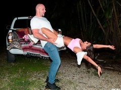 お尻, 車, バック, 手コキする, 巨大, 異人種間, アウトドア, オッパイの