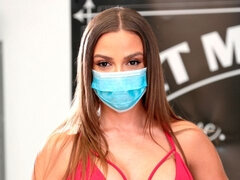 Grosse titten, Blondine, Blasen, Hundestellung, Sporthalle, Handjob, Sport, Titten