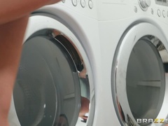 Grosse titten, Blasen, Braunhaarige, Betrug, Hundestellung, Aufs gesicht abspritzen, Masturbation, Pov