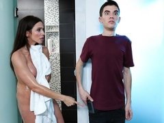 浴室, デカパイ, 茶髪の, 巨乳な, 巨大, キス, 淫乱熟女, のぞき