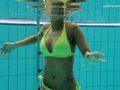 Braunhaarige, Frau, Hd, Pool, Russisch, Solo, Titten, Nass