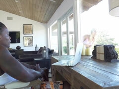 Grosse bite, Bikini, Blonde, Noir ébène, Chatte, Rasée, Maigrichonne, Nénés