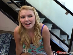 18 ans, Blonde, Sucer une bite, Faciale, Branlette thaïlandaise, Adolescente