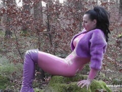 Latex, Outdoor