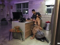 Negro, Mamada, Garganta profunda, Ébano, Interracial, Fiesta, Montar, Tetas