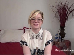 Enthousiasteling, Grote lul, Blond, Pijpbeurt, Eerste keer, Orgasme, Klein, Kort haar