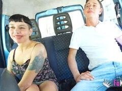 Большая жопа, В машине, Европейки, Эксгибиционист, На природе, Короткая стрижка, Испанки, Сиськи