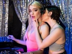 Arsch, Blondine, Fingern, Küssen, Lesbisch, Lecken, Masturbation, Jungendliche (18+)