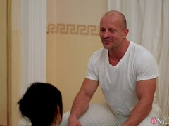 Schwarz, Hundestellung, Hardcore, Küssen, Lecken, Milf, Tätowierung, Titten