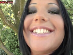 Nana, Sucer une bite, En gros plan de très près, Éjaculation interne, Branlette thaïlandaise, Seins naturels, De plein air, Plan cul à trois