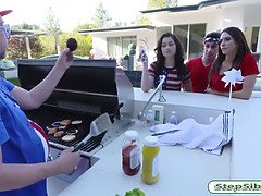 Pijpbeurt, Oudere vrouw, 1 man 2 vrouwen, Handbeurt, Moeder die ik wil neuken, Moeder, Buiten, Trio