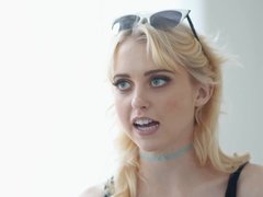 Blondine, Blasen, Spermaladung, Kehlenfick, Muschi, Titten, Jungfrau