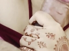 Pijpbeurt, Schattig, Handbeurt, Hd, Indisch, Rijpe lesbienne, Moeder, Naakt