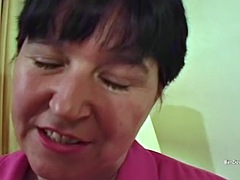Leie, In den arsch, Grosser schwanz, Britisch, Aufs gesicht abspritzen, Behaart, Milf, Ehefrau
